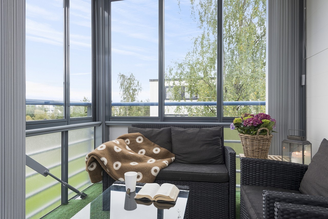 Leilighetens hjørnebeliggenhet bidrar til rikelig med lysinnslipp, samt ei flott utsikt Galleribilde