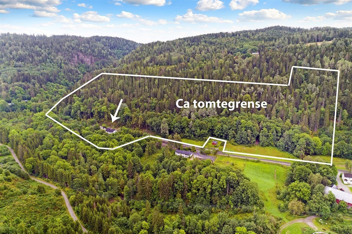 Ca. tomtegrense. Se kart vedlagt i salgsoppgaven for nøyaktig informasjon. Galleribilde