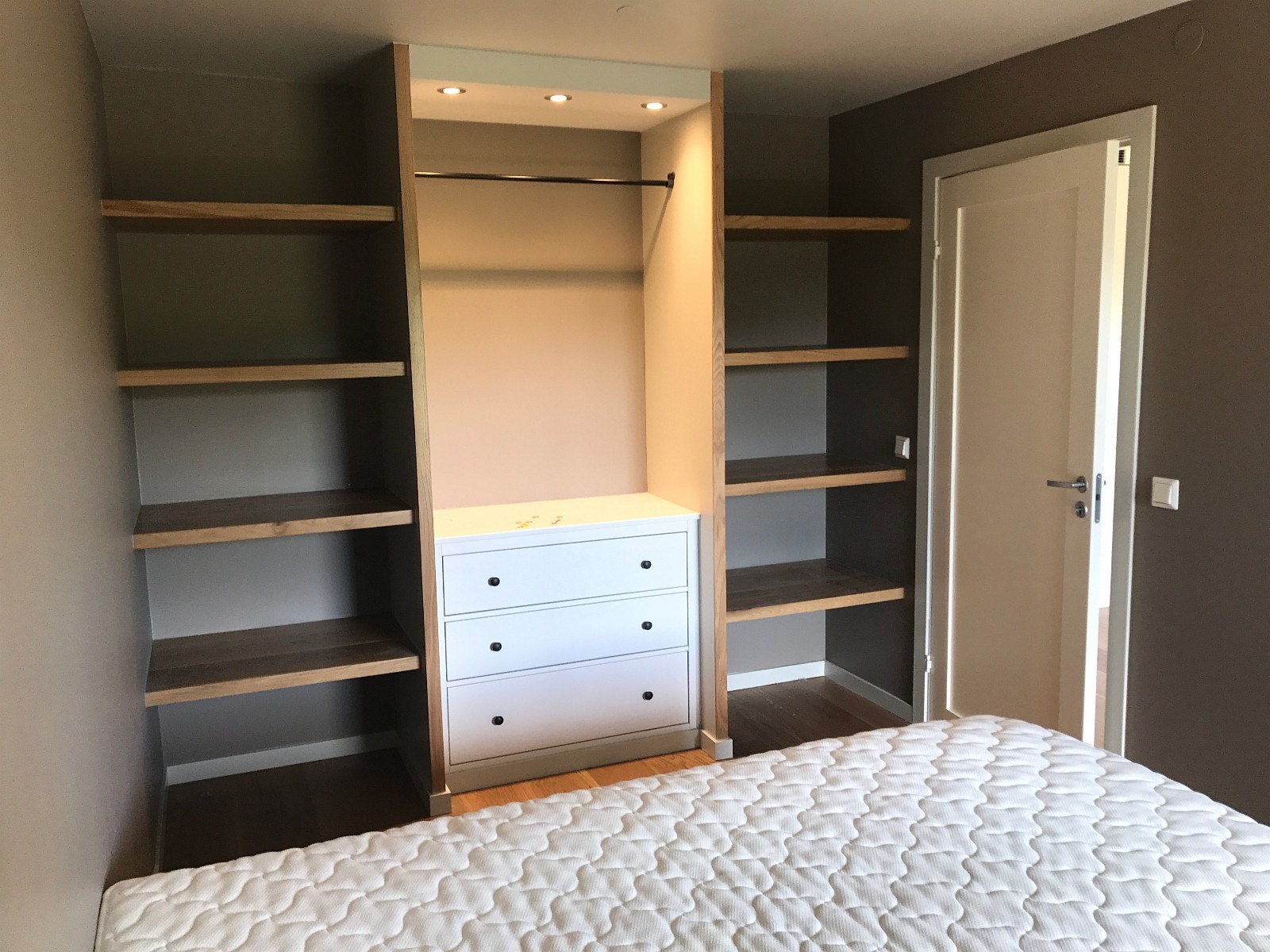 Hovedsoverom med integrert garderobeinnredning Galleribilde