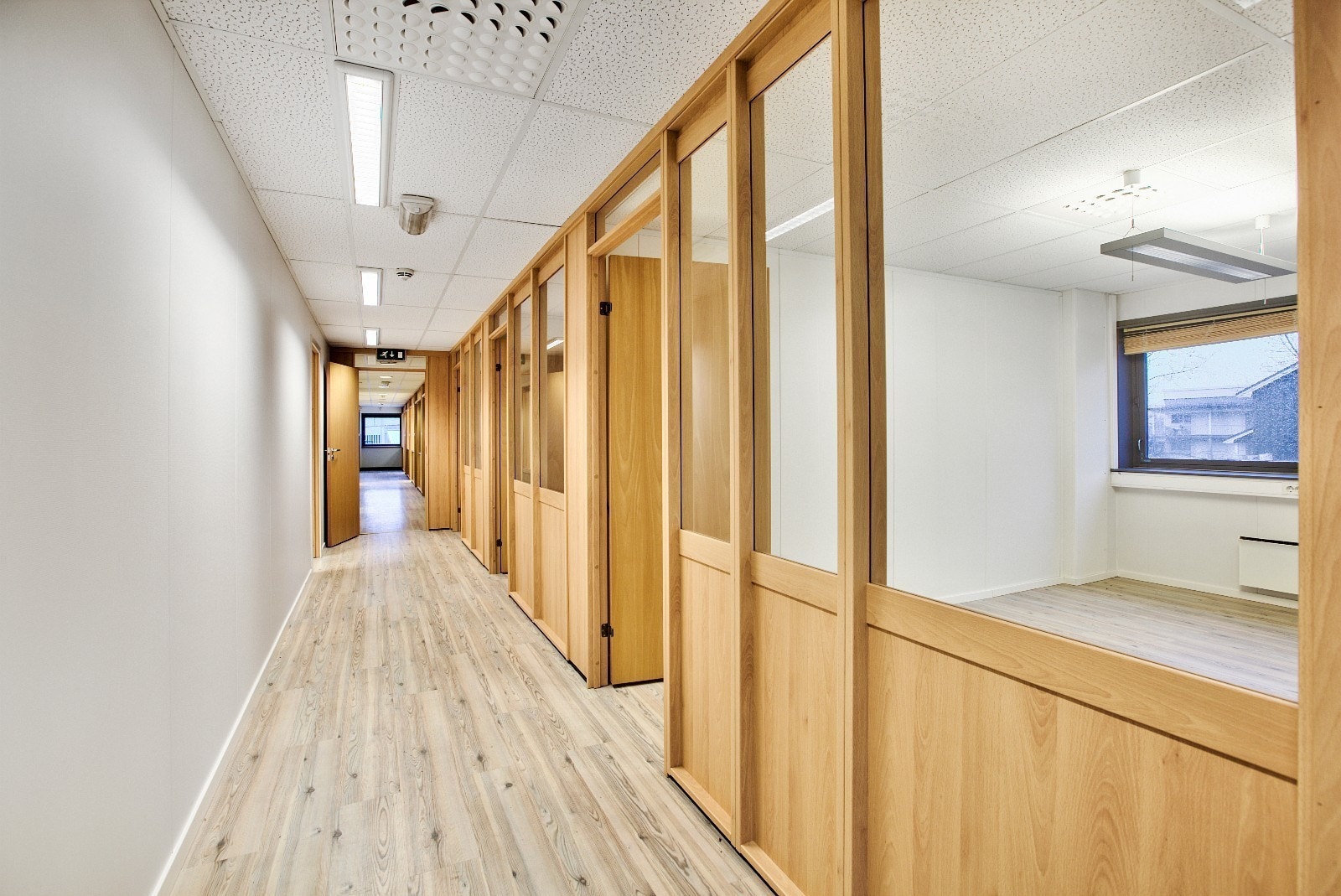 Nylig oppdaterte kontorlokaler med godt lysinnslipp og god standard. Galleribilde