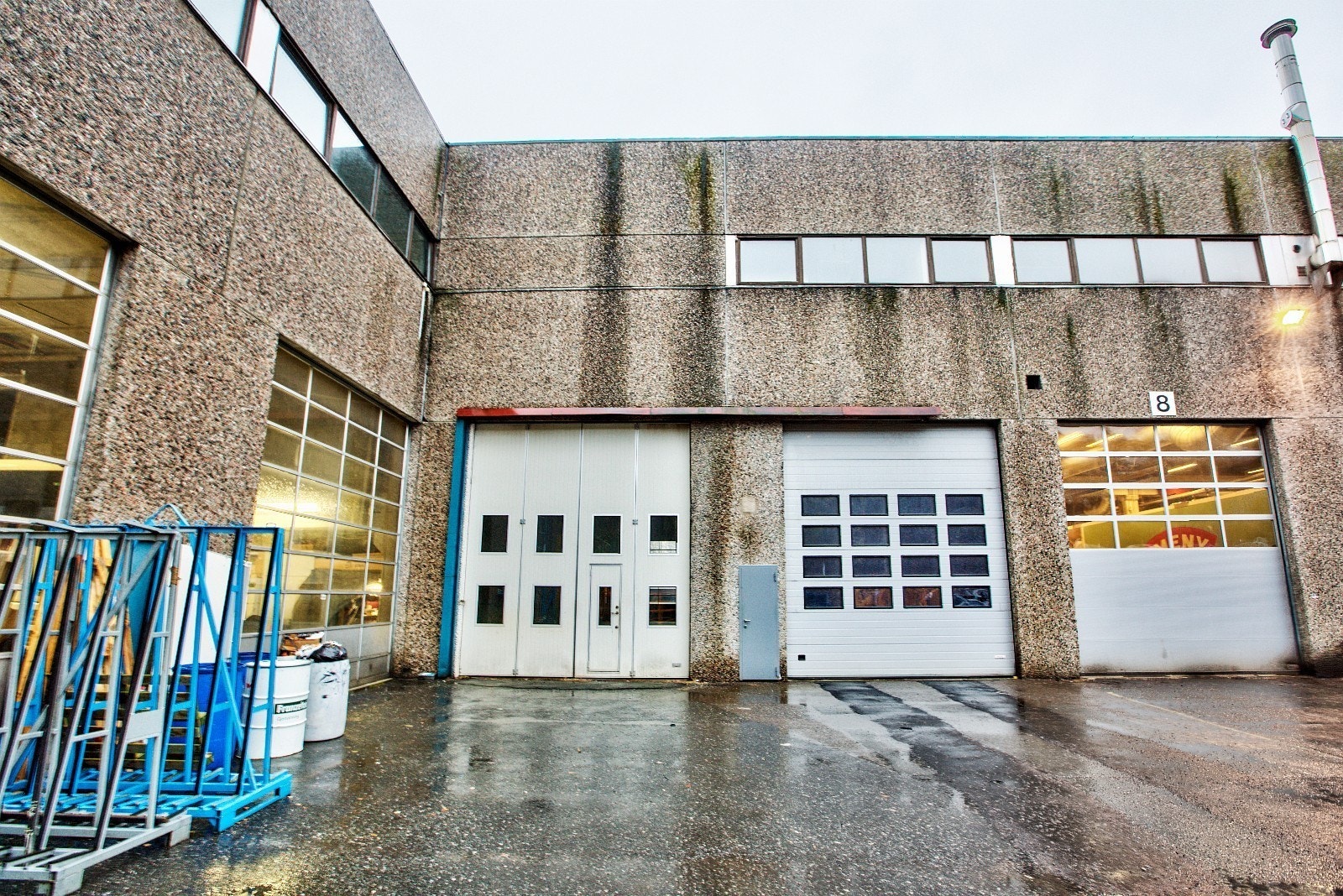 Fasade inngang til haller for tungtransport. Galleribilde
