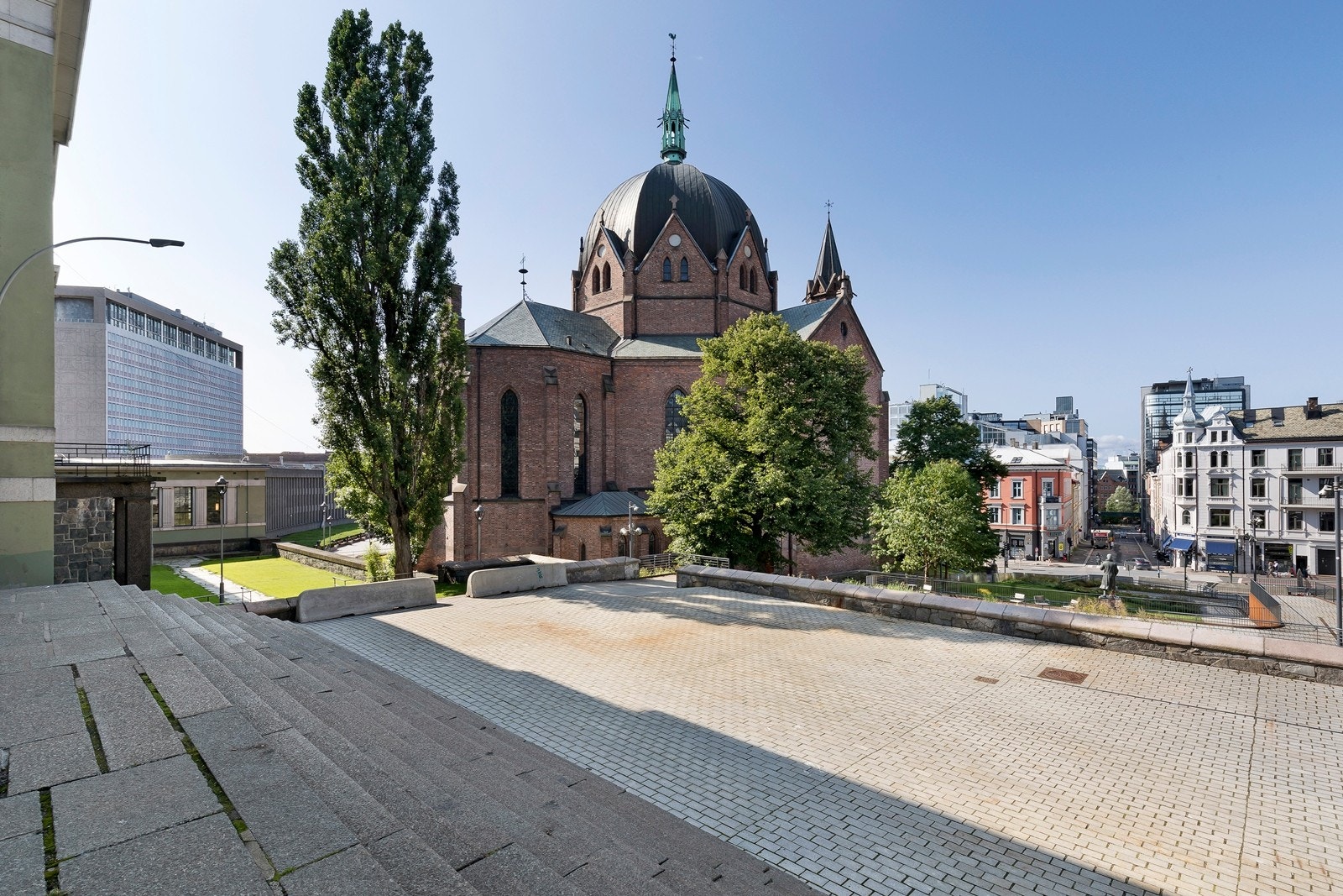 Boligen er beliggende i et området som er under stor utvikling og har de siste årene virkelig blitt en bydel som stadig blir mer ettertraktet med sin sentrale men tilbaketrukne beliggenhet Galleribilde