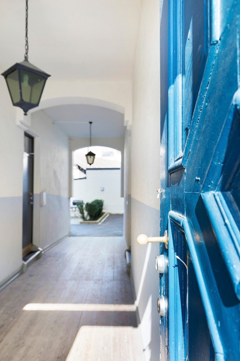 Enkel adkomst til bakgården for bl.a sykler o.l via portrom. Galleribilde