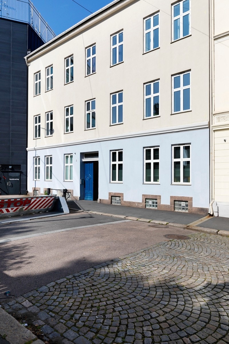 Velkommen til Fredensborgveien 2. Gården holder en høy standard da hele bygget ble pusset opp i 2014. Galleribilde