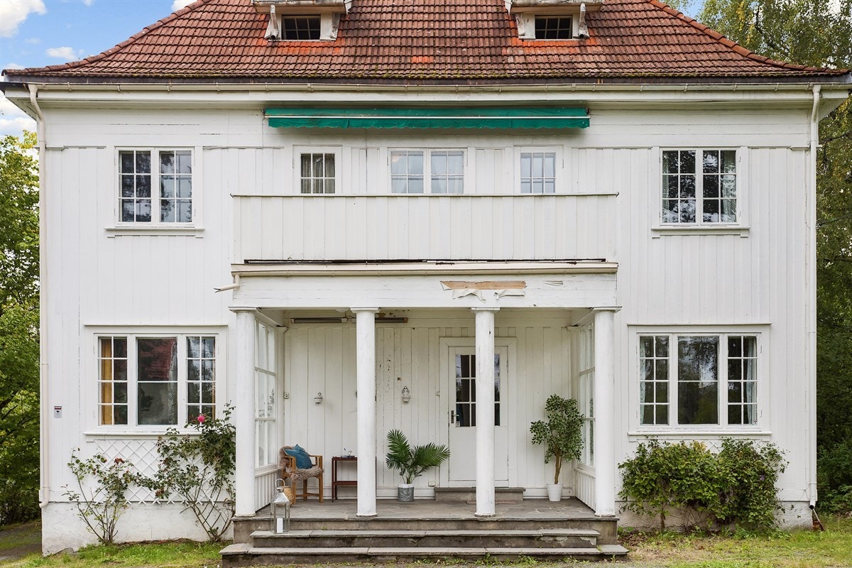 Klassisk enebolig fra 1921 med oppgraderings behov Galleribilde