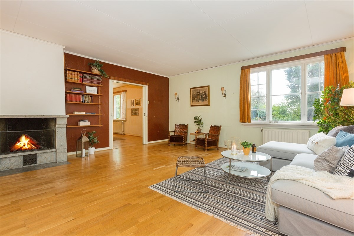 Fra boligen er det enkel gangavstand til skoler, barnehager, butikker og sjøen Galleribilde