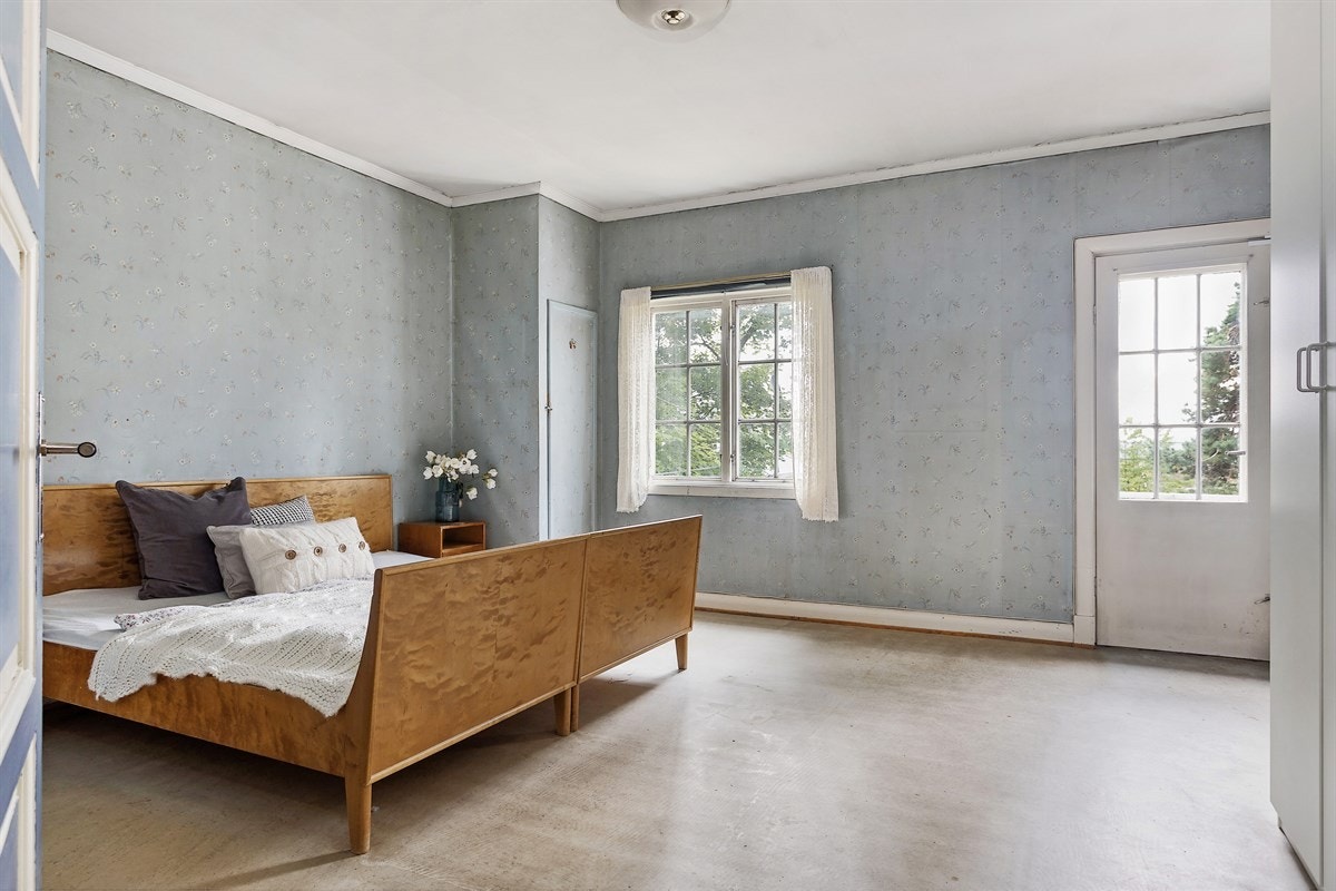 Soverom med utgang til balkong Galleribilde