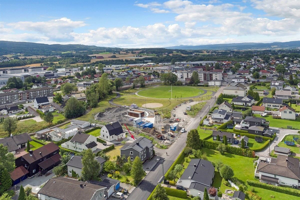 Det er korte avstander til Buskerud Storsenter, Krokstad Senter og Tusenårsplassen. Samtidig som at Krokstad skole er kun et steinkast unna. Galleribilde
