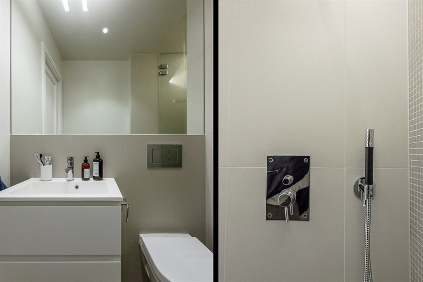 Leiligheten har 2 lekre baderom med blant annet dusjnisjer, vegghengte toalett og moderne blandebatterier. Galleribilde