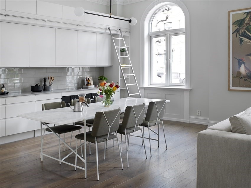 Sjeldent lekker og gjennomført selveierleilighet i en meget velholdt og tidstypisk Frognergård. Galleribilde