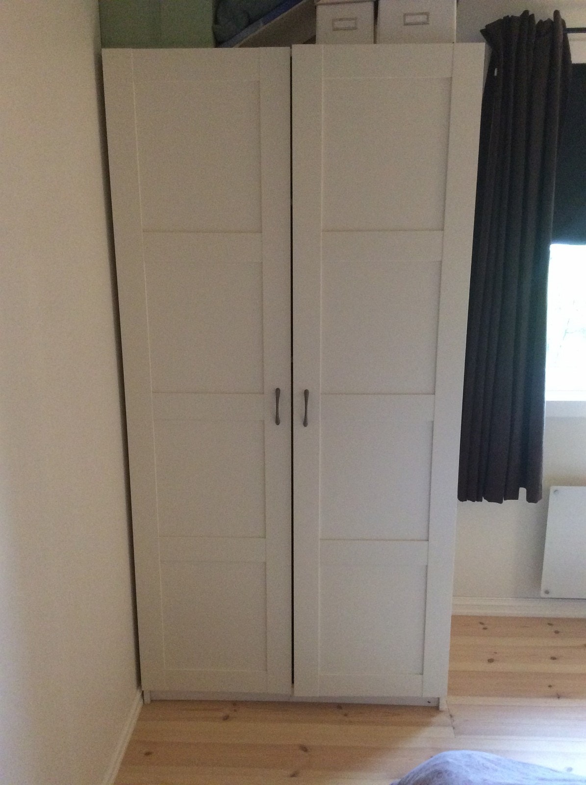 Garderobeskap på alle s.rom Galleribilde