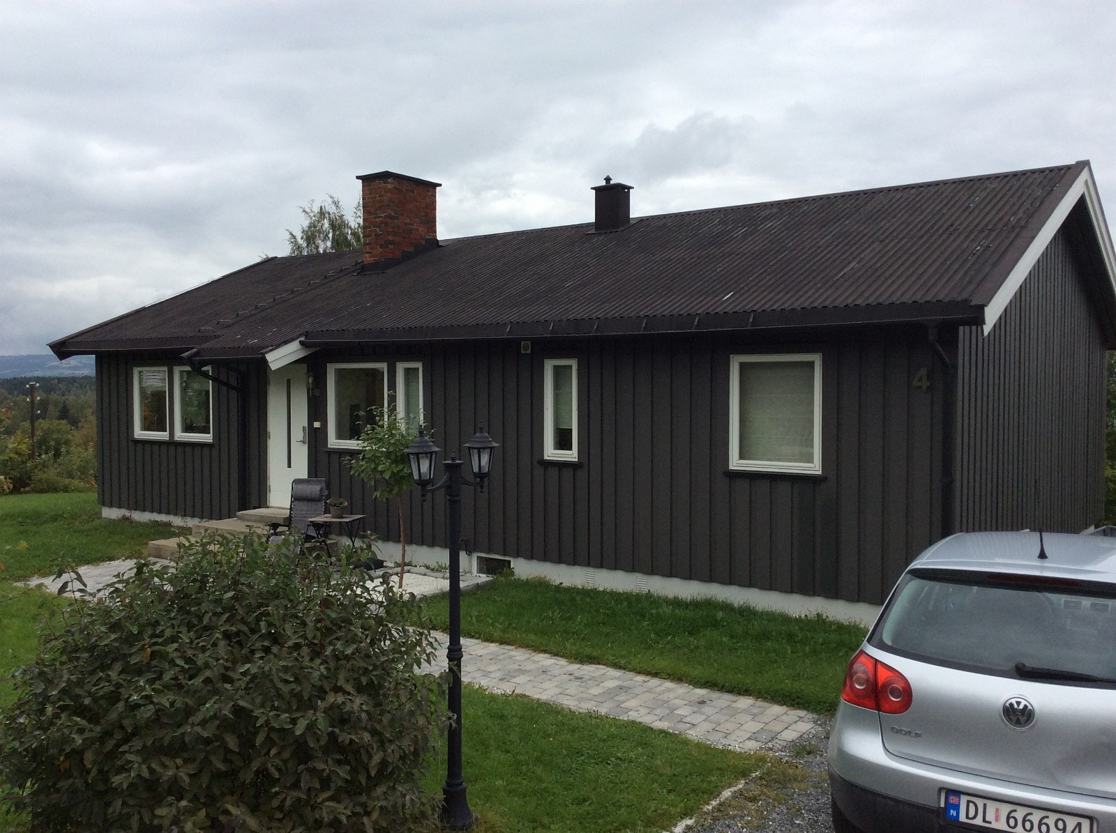 Parkeringsplass for 1 (evt 2 biler) Galleribilde