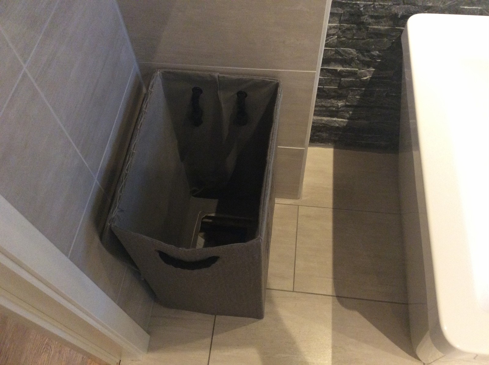 Vaskesjakt ned til vaskerom Galleribilde