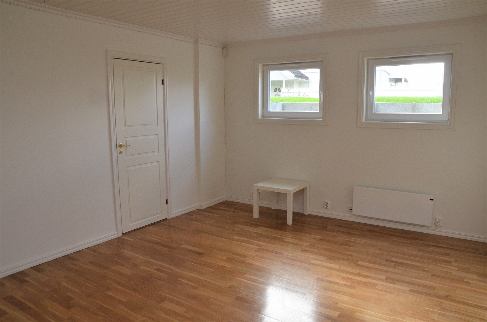 Stue med inngang til ekstra rom Galleribilde