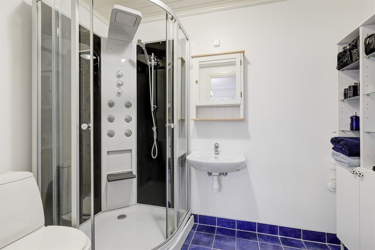 Bad (hyller på bilder medfølger ikke) Galleribilde