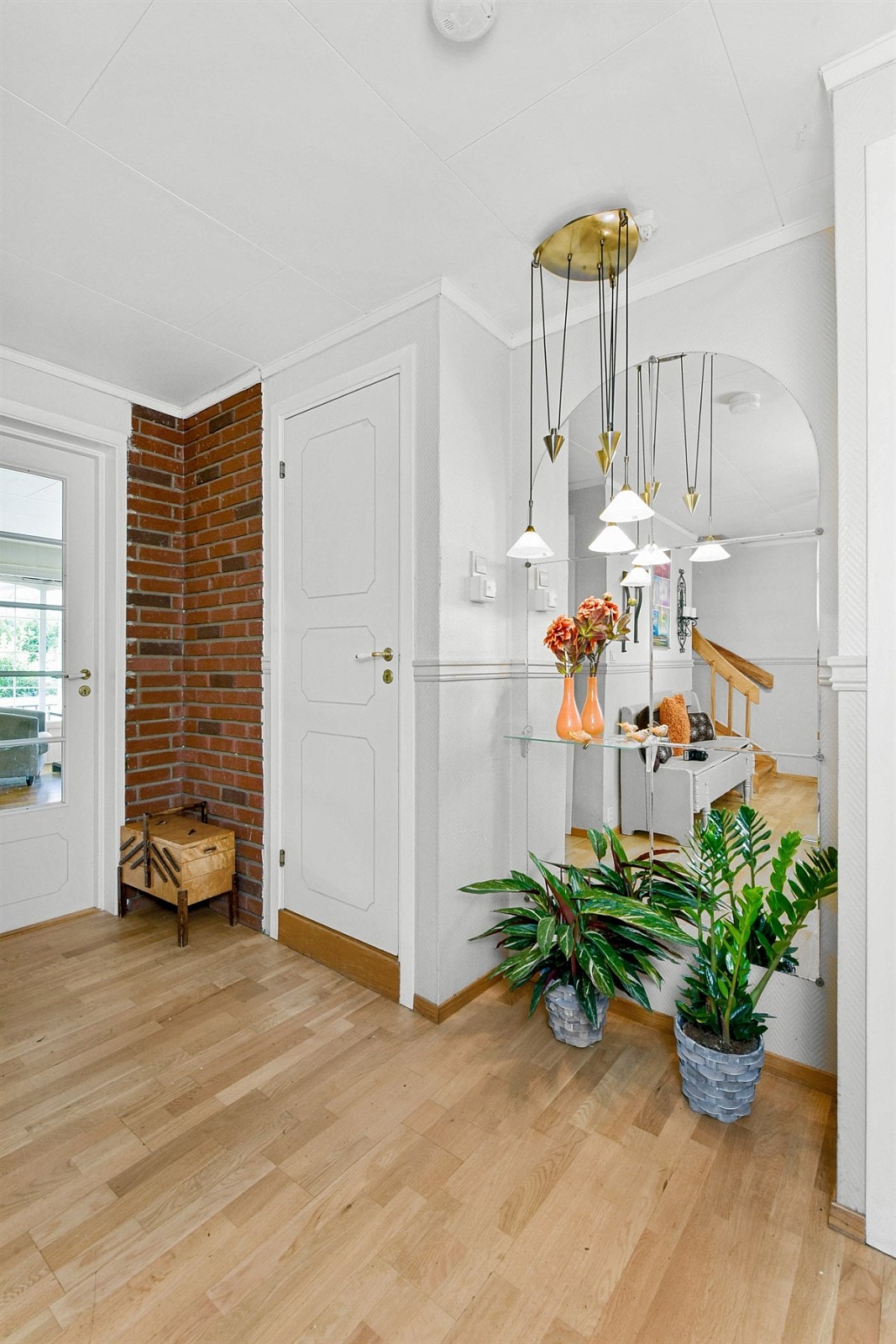 Muligheter for å dekorere med fine gjenstander, planter, busker osv. Galleribilde