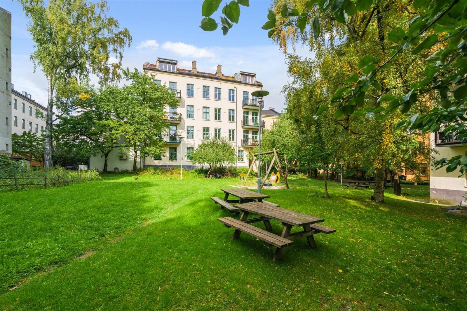 Stort og barnevennlig gårdsrom. Galleribilde