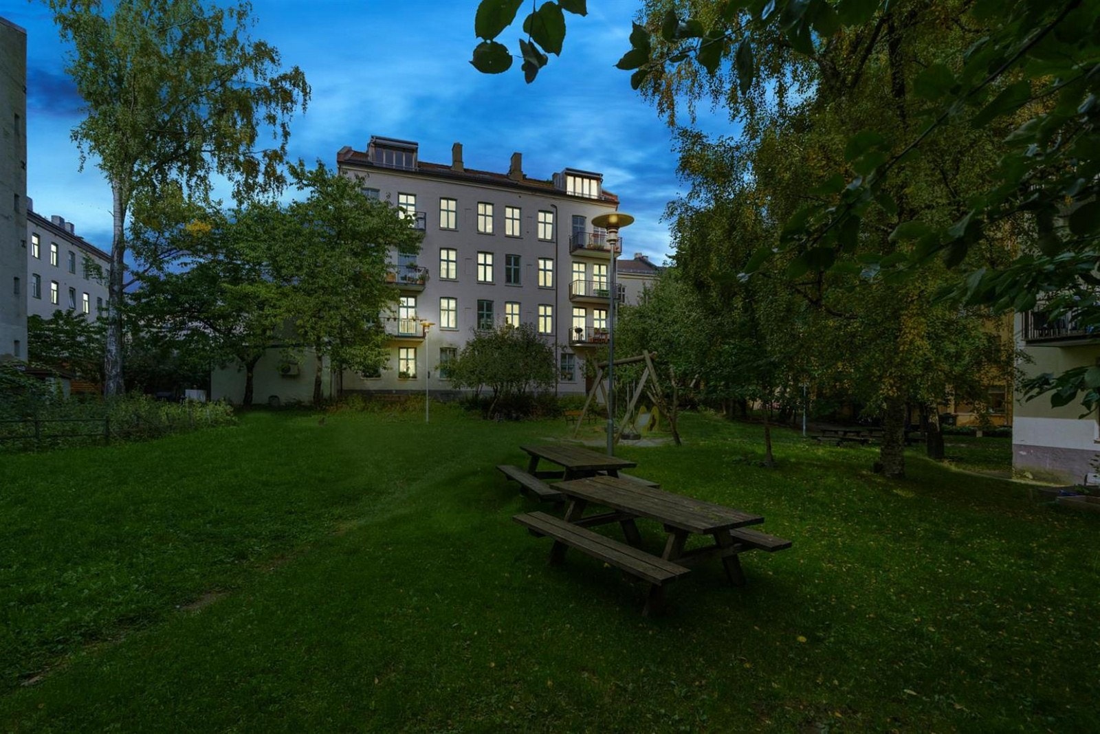 Gårdsrom. Galleribilde