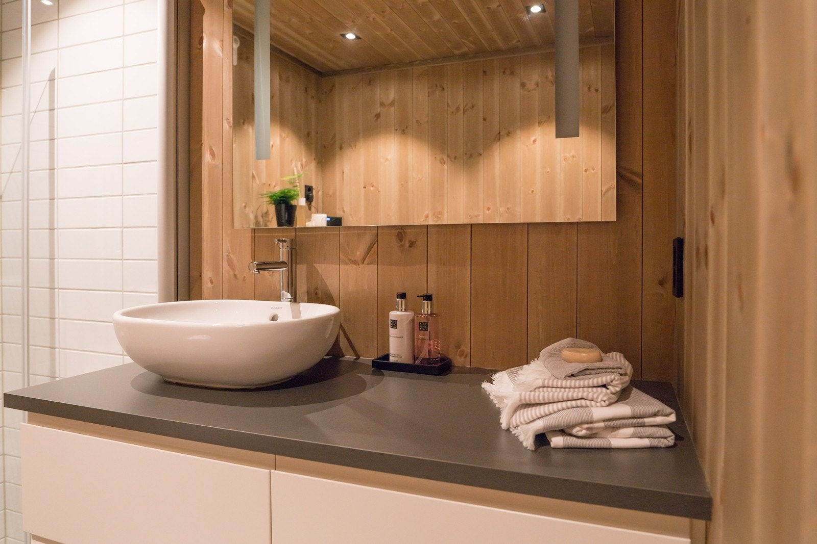 120 cm baderomsinnredning med mulighet for dobbel servant. Galleribilde