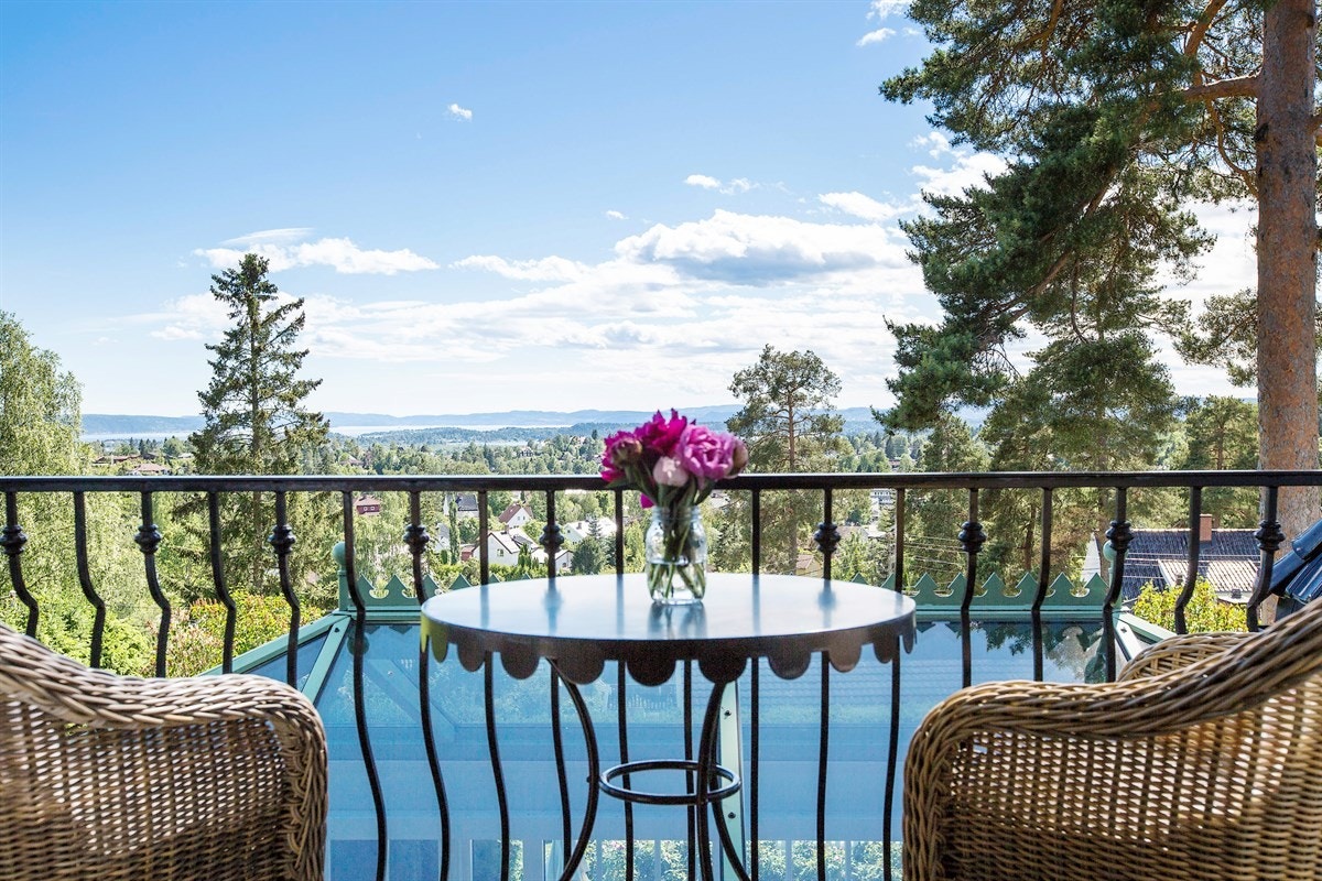 Utsikt fra balkong Galleribilde