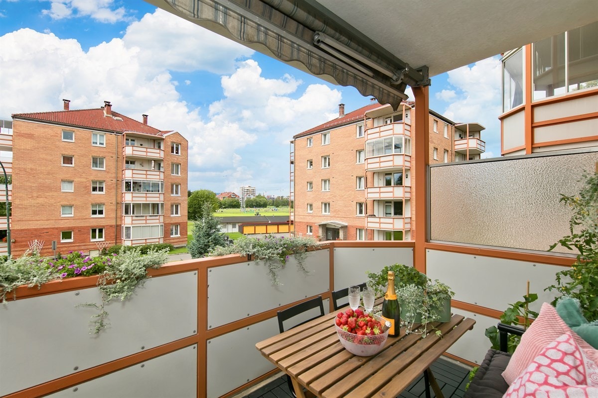 Markise er godt på varme sommerdager. Galleribilde