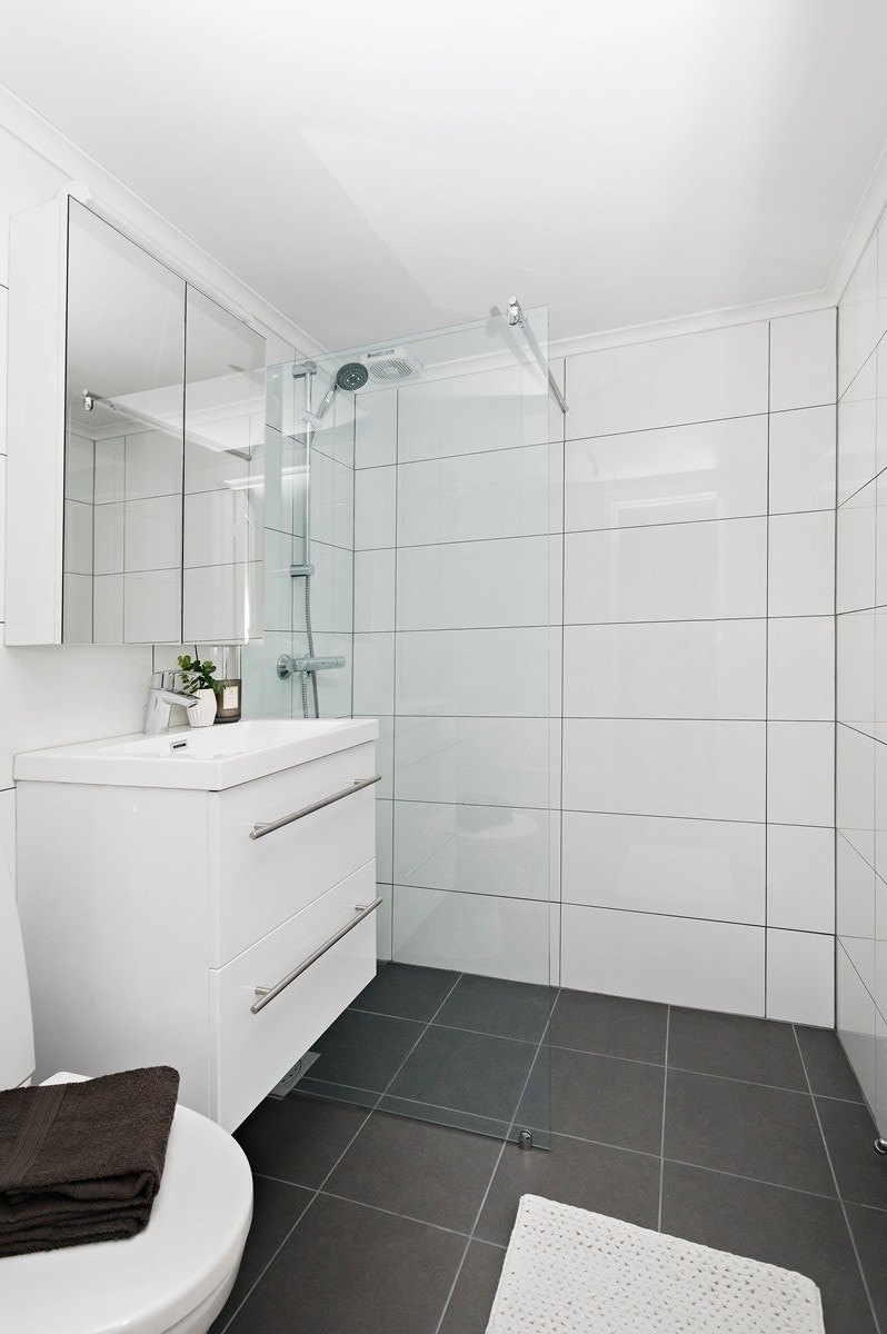 Helt nytt flislagt bad i 2. etasje Galleribilde