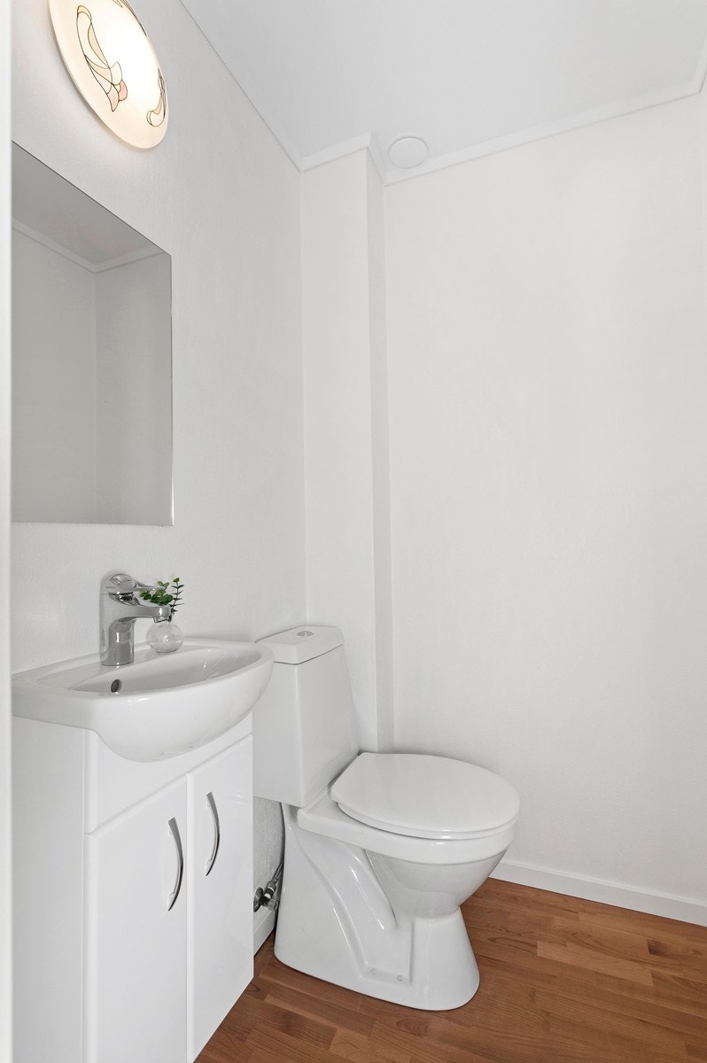 Gjestetoalett i 1. etasje Galleribilde