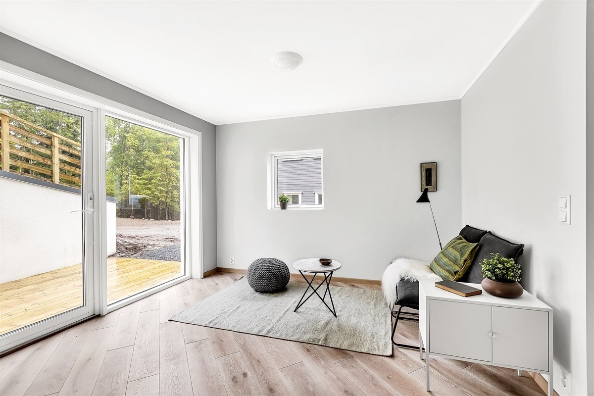 Utgang til terrasse fra stue. Galleribilde