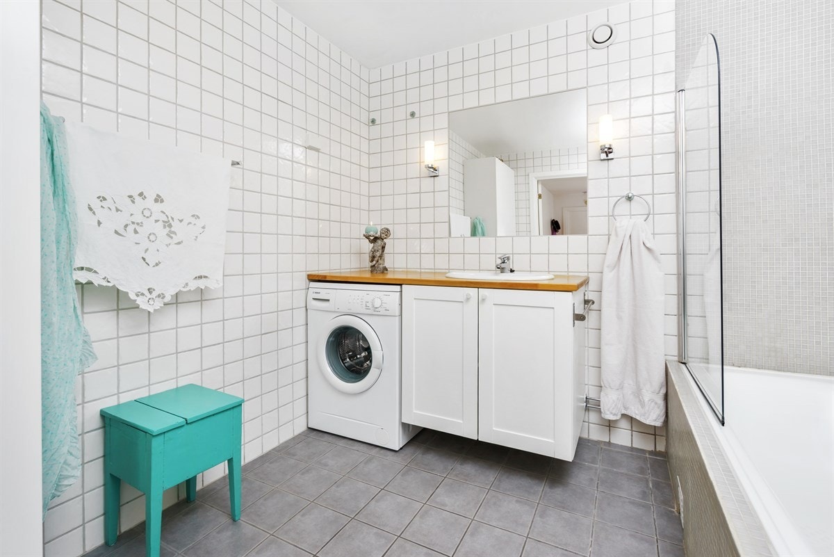 Konferer med megler for kostnad og utseende på det nye badet Galleribilde