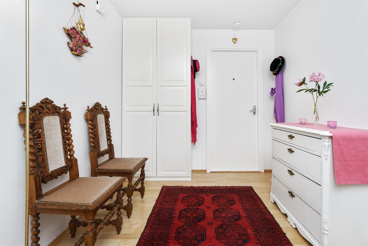 Entré med garderobeskap Galleribilde