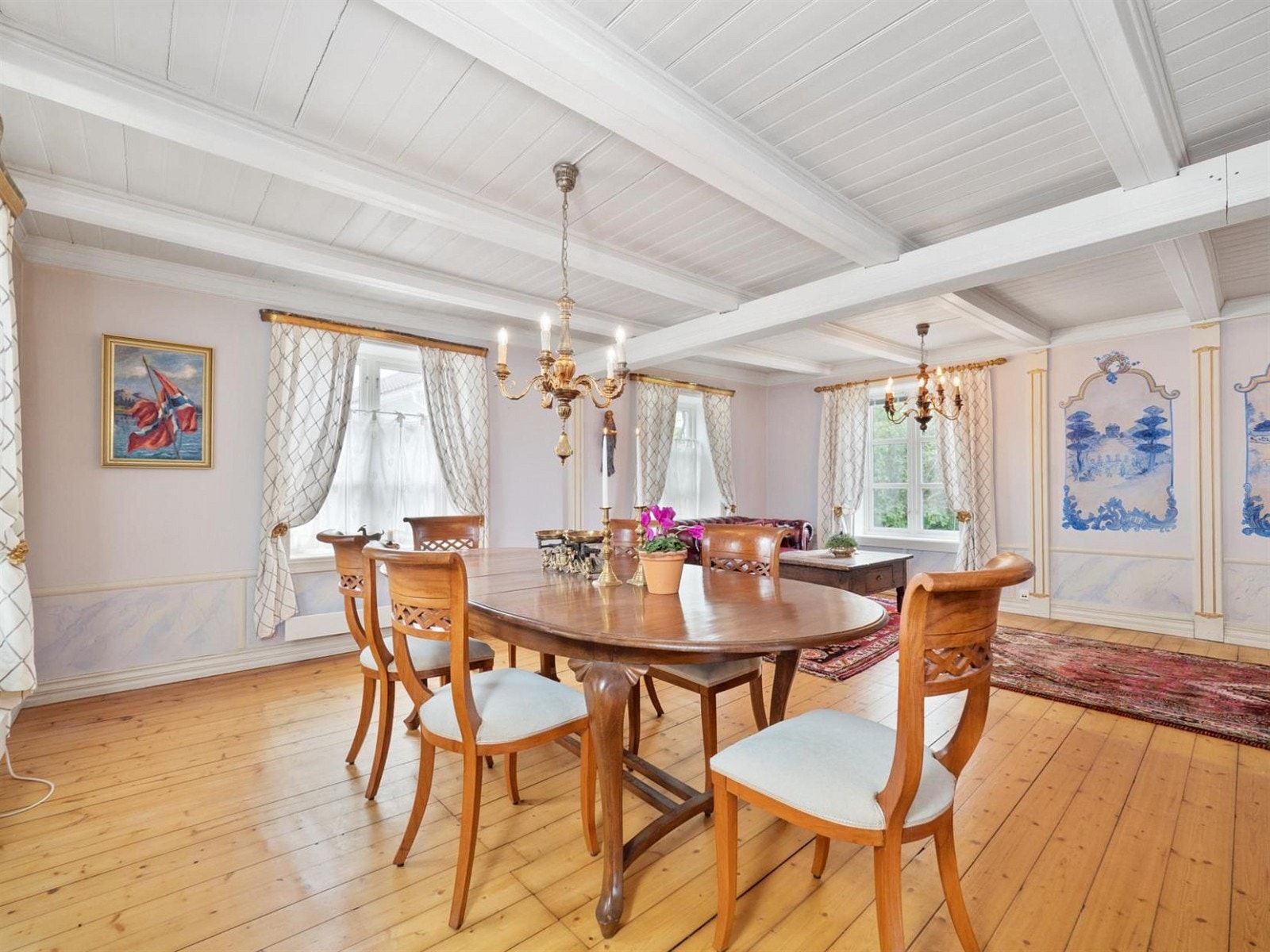 Eiendommen har mange flotte store rom. Galleribilde