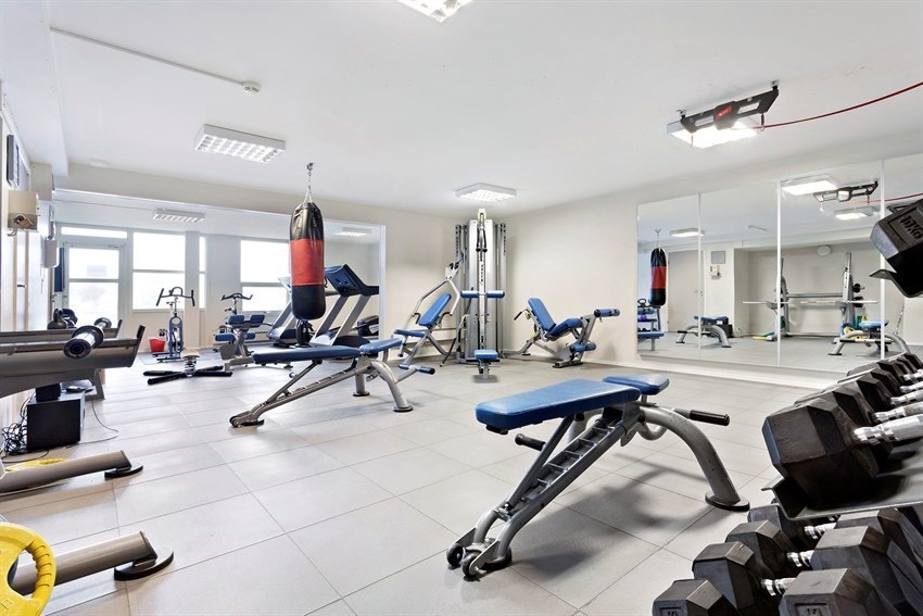 Trimrom med diverse treningsapparater og badstue (500,- pr. år pr. husstand). Galleribilde