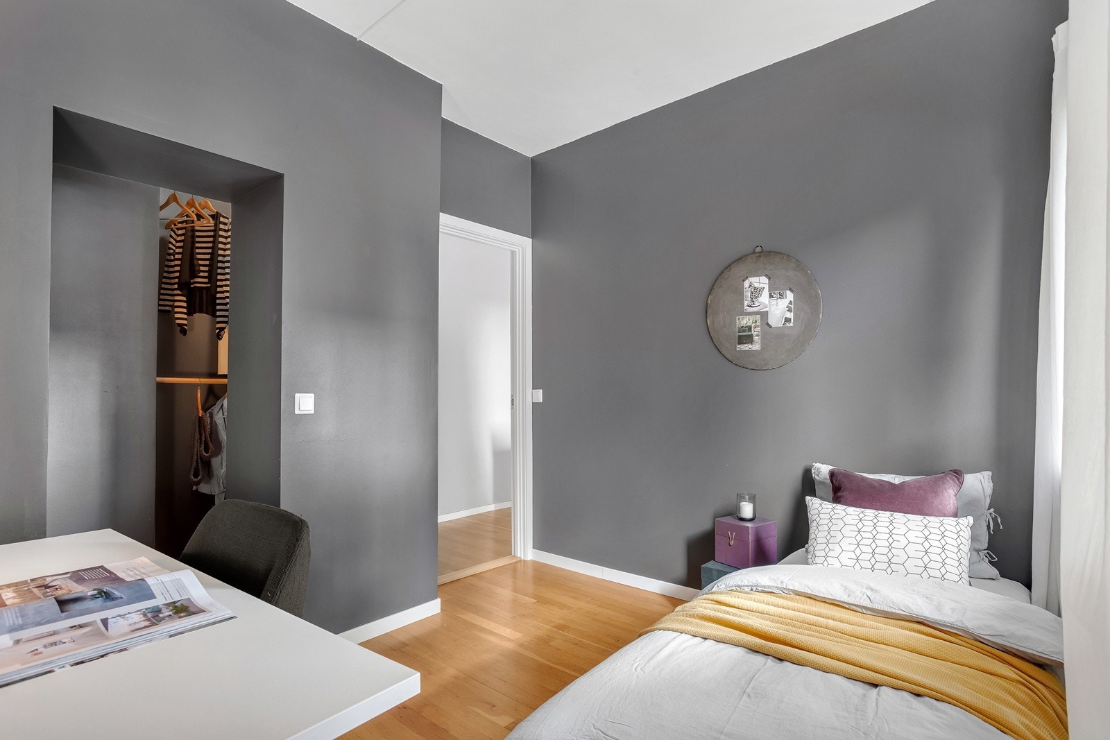 Eget "walk-in closet" på soverom/kontor Galleribilde