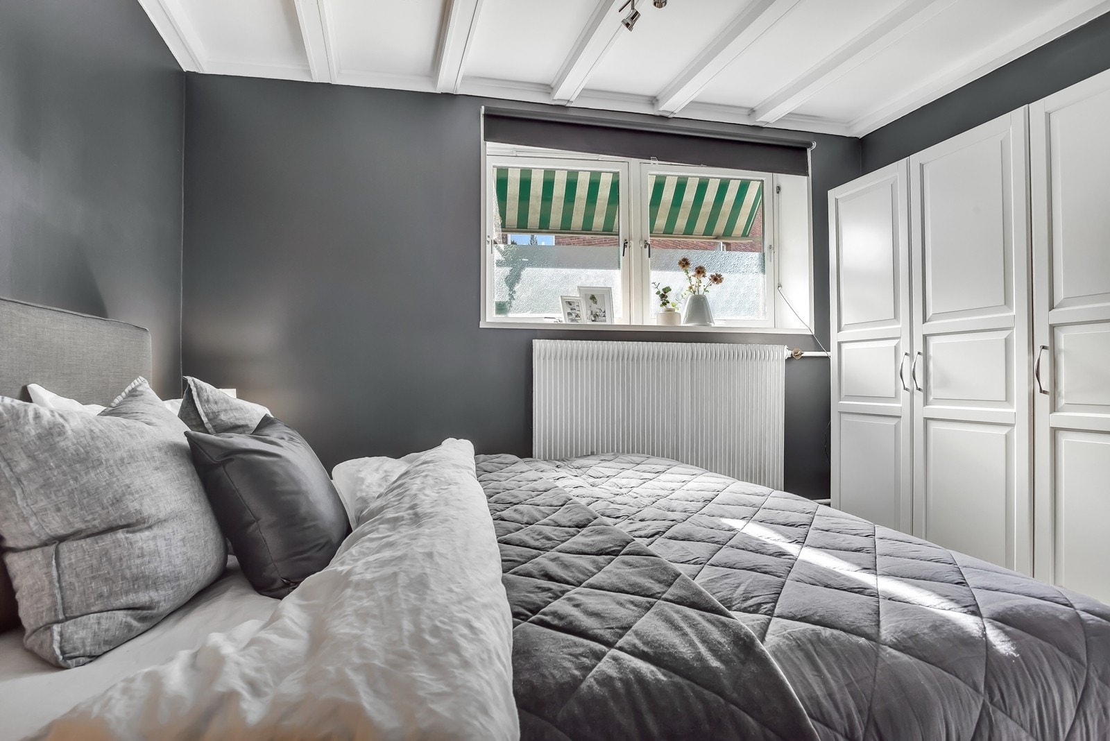 Stort garderobeskap som medfølger handelen Galleribilde