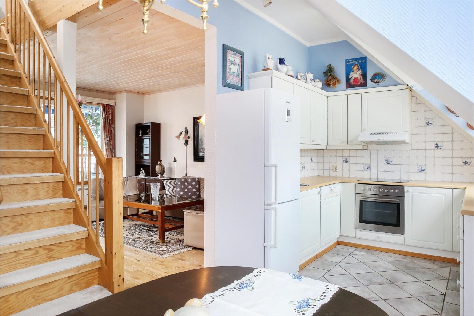 Kjøkken med spiseplass Galleribilde