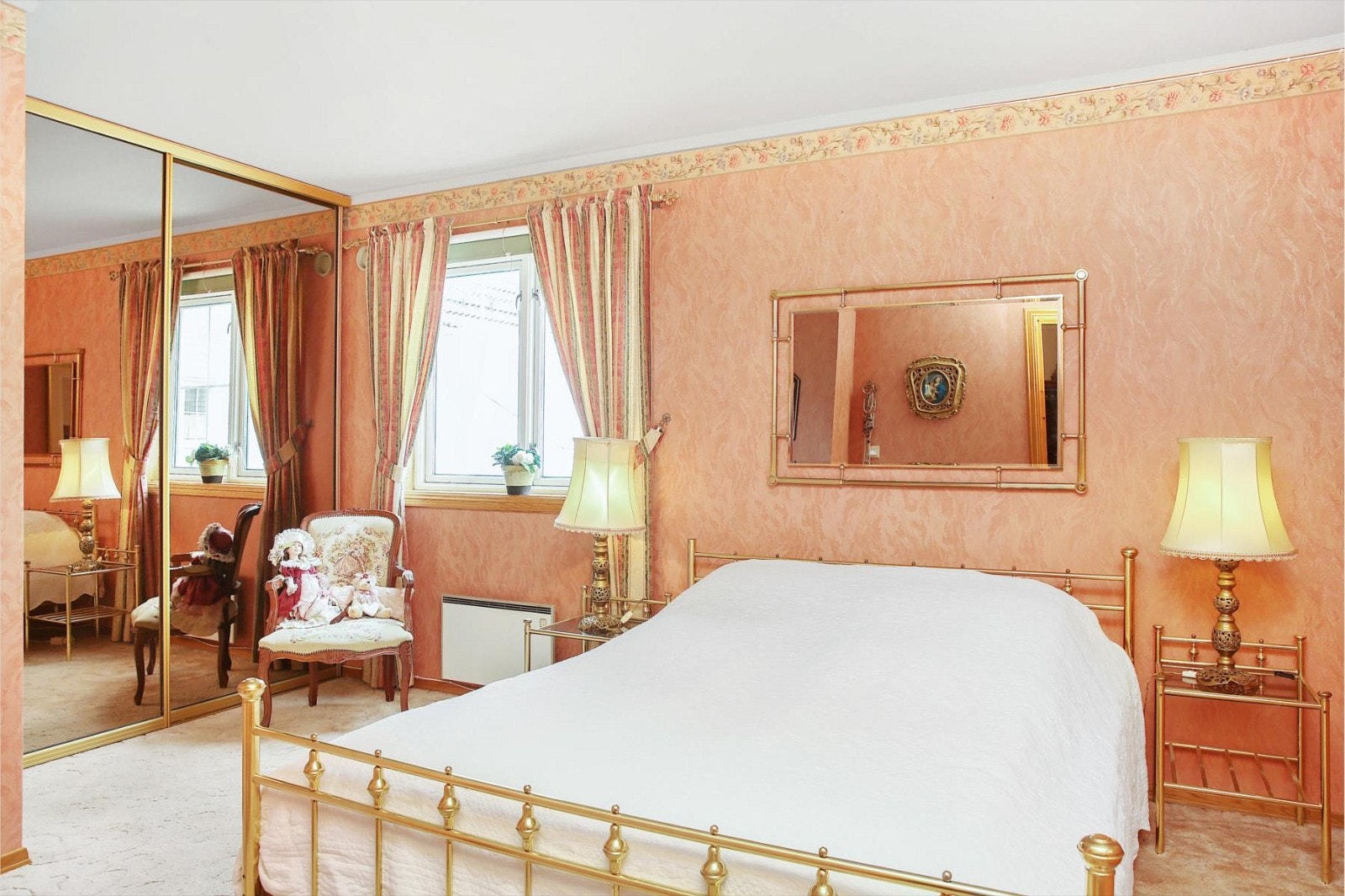 Soverom 1 med skyvedørsgarderobe Galleribilde