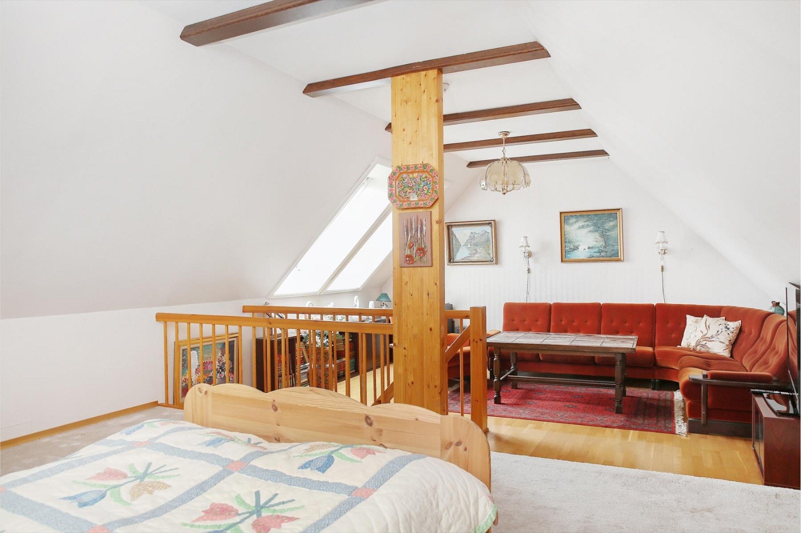 Soverom i åpen løsning til loftstue Galleribilde