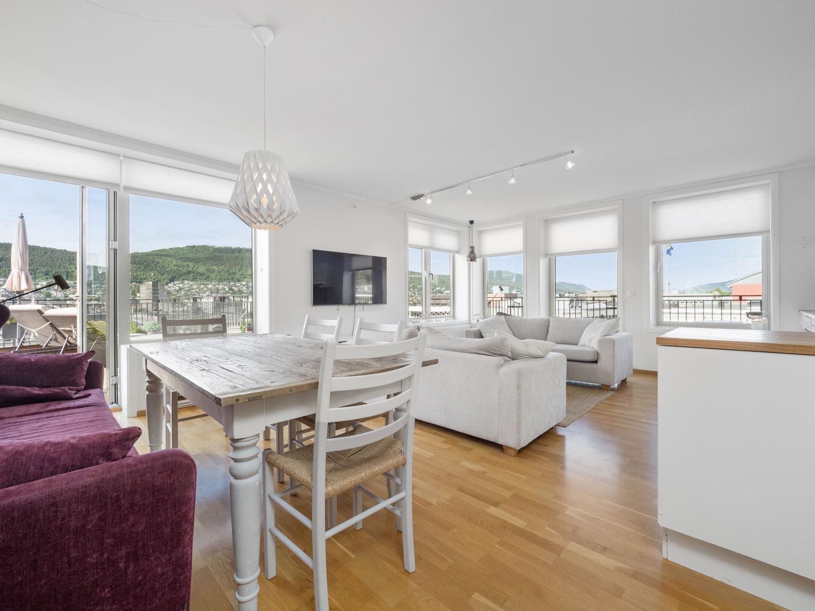 Flott stue i lyse og delikate farger Galleribilde