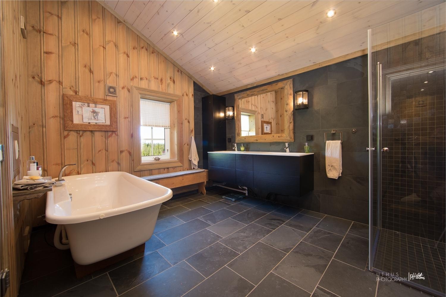 Stort bad med badstue Galleribilde