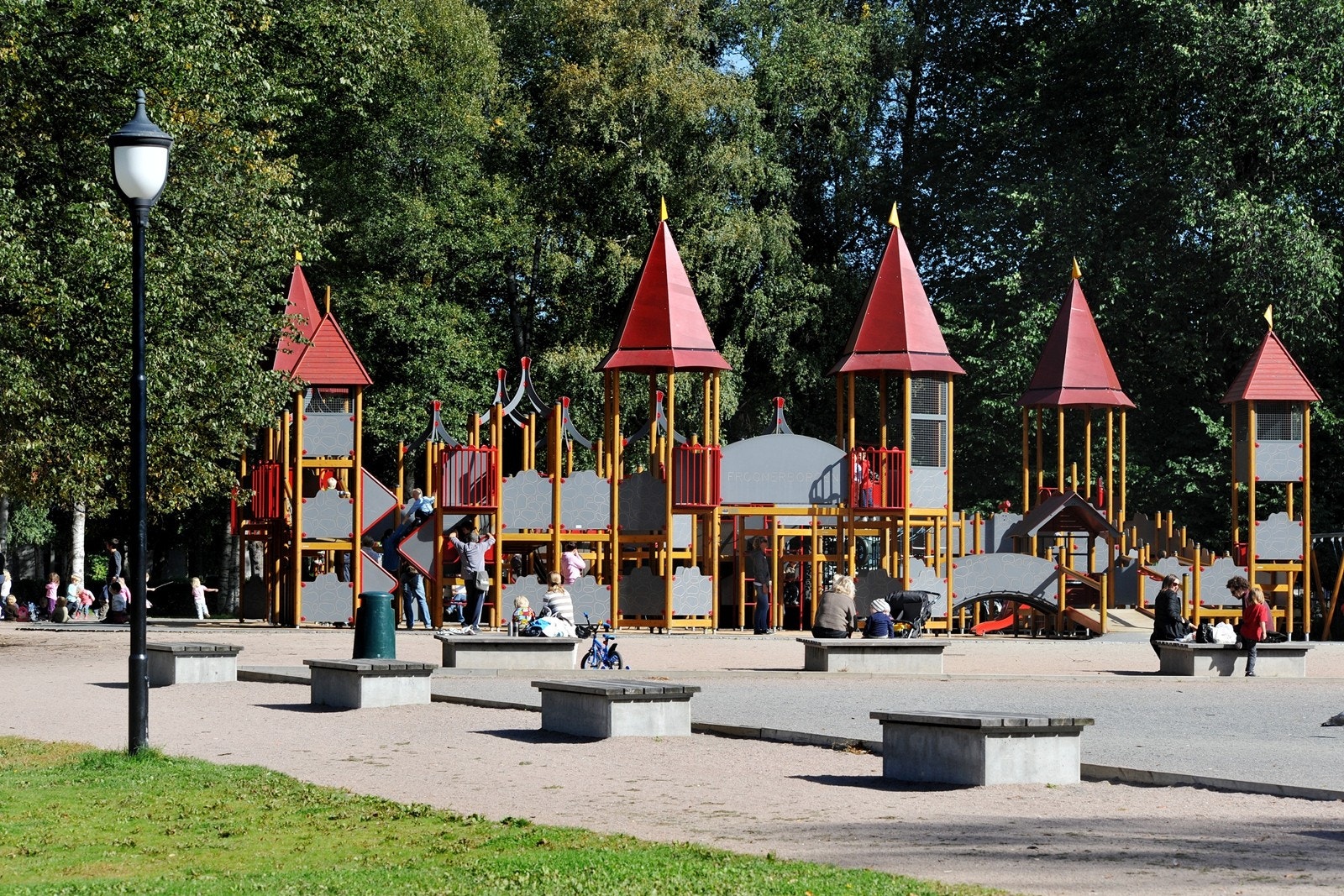 Området er omkranset av flere parker og grøntområder. Kort vei til anerkjente Frognerparken med skulpturanlegget Vigelandsanlegget og frodige Frognerbadet. Galleribilde
