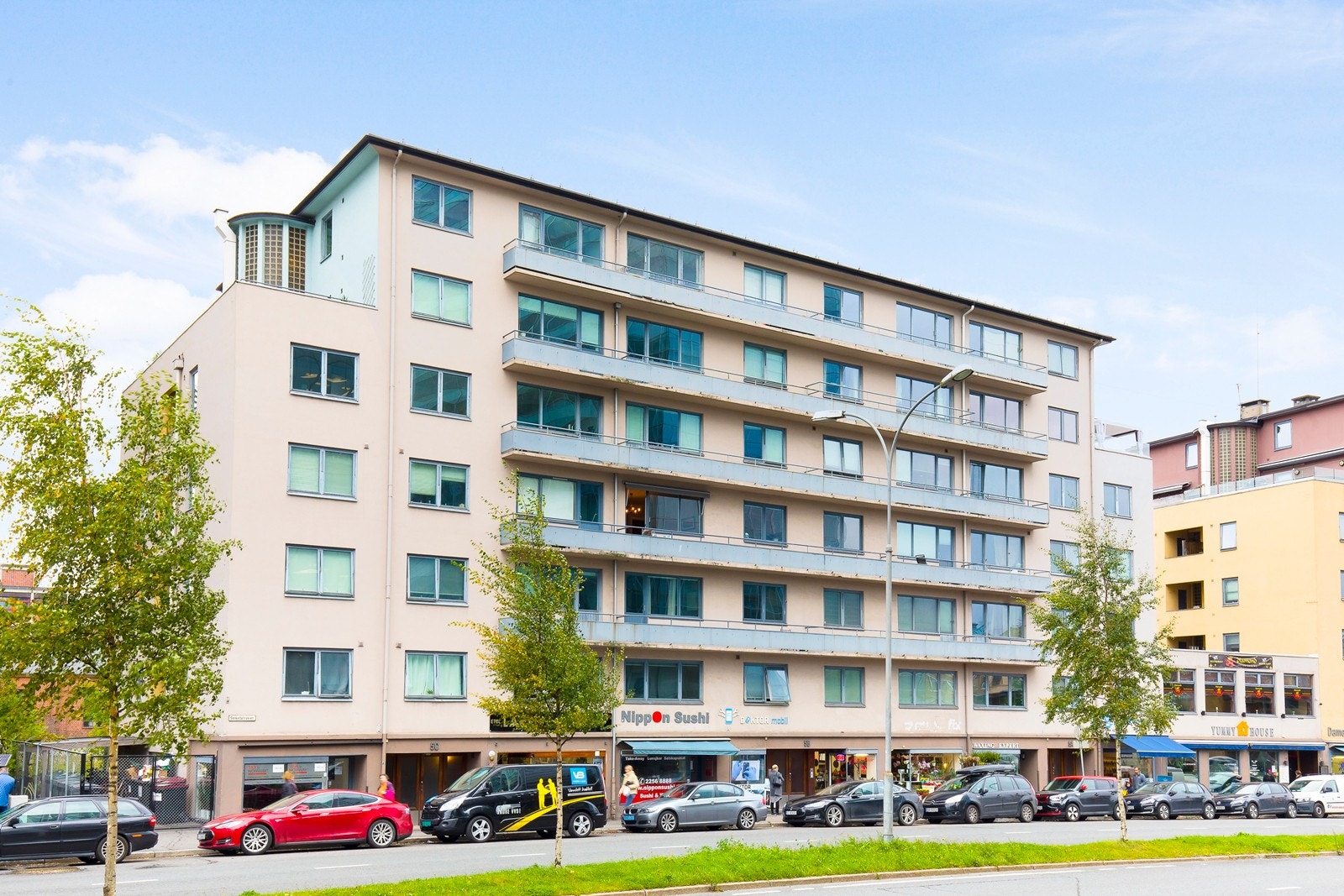 Sørkedalsveien 5B ligger sentralt og attraktivt til midt på Majorstuen med nærhet til stort sett alt hovedstaden har å tilby. Galleribilde