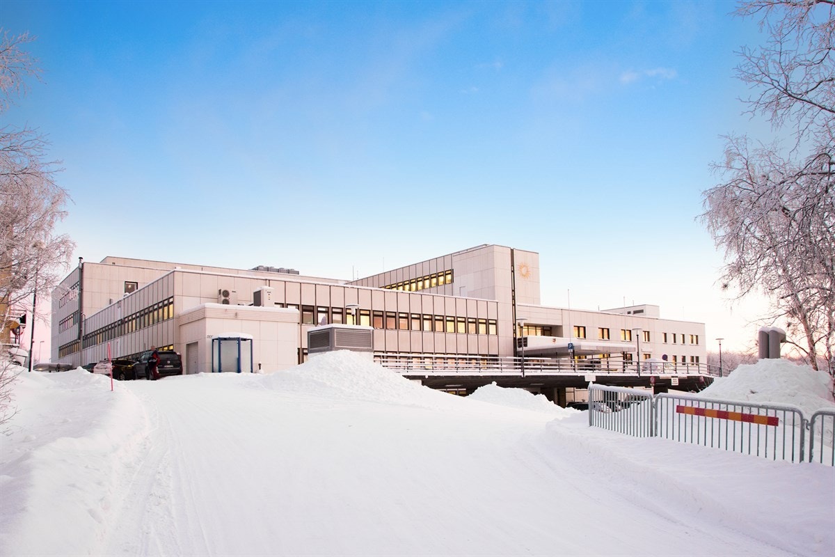 Inngangsparti Kirkenes sykehus Galleribilde