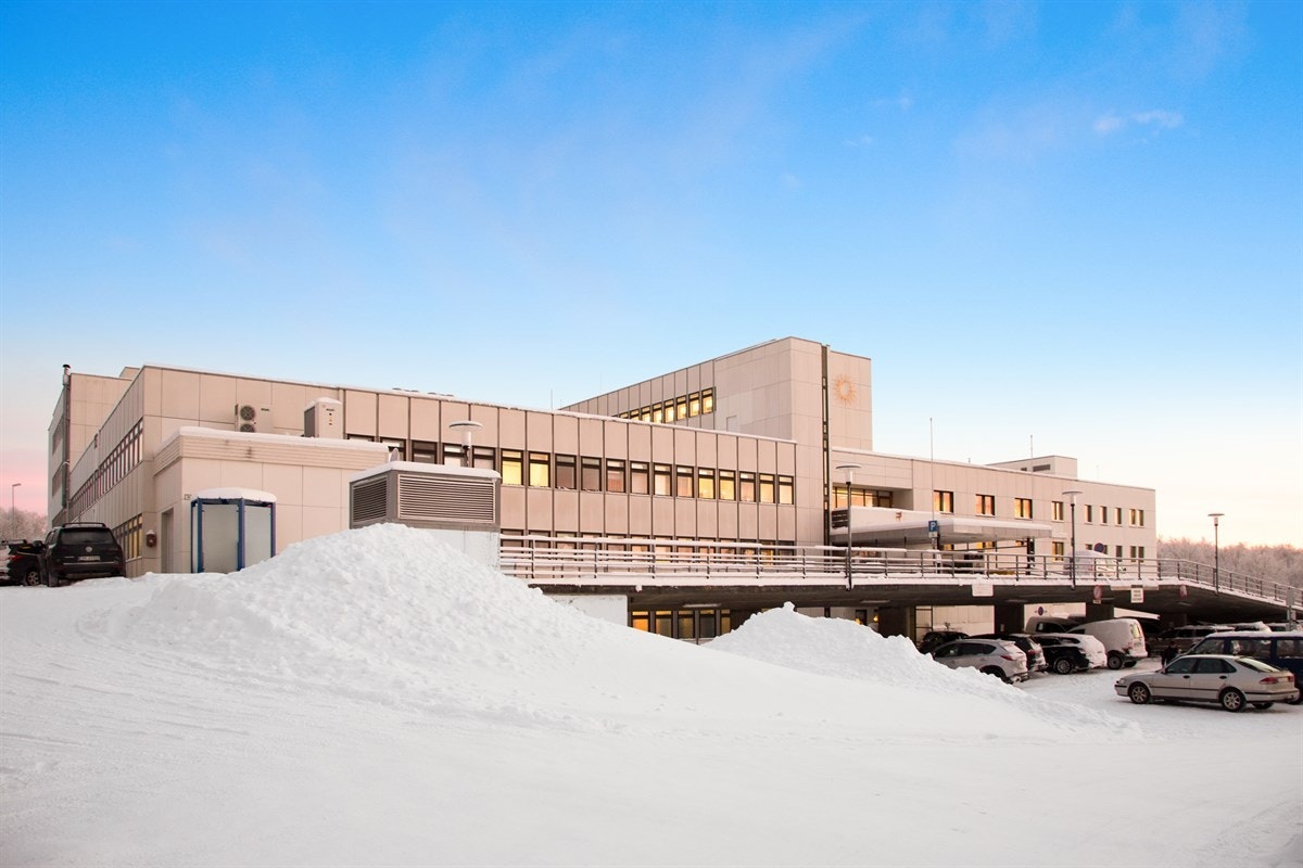 Inngangsparti Kirkenes sykehus Galleribilde