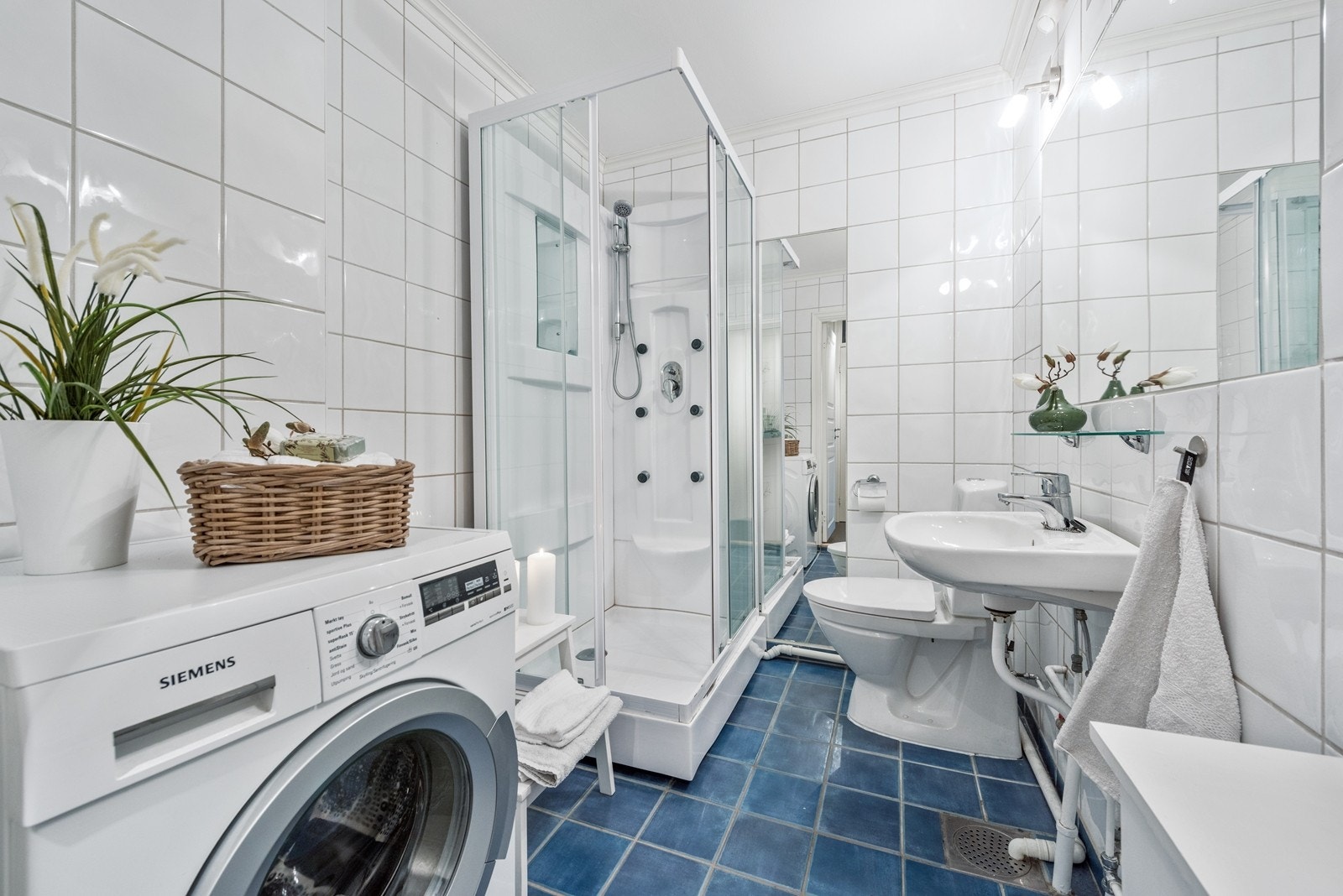 Flislagt bad med fliser og varmekabler Galleribilde