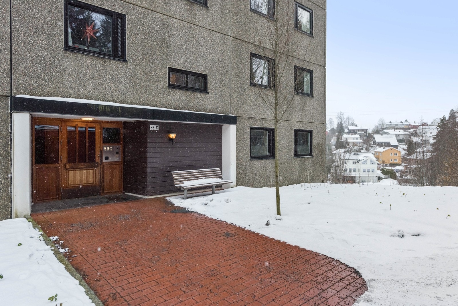 Velkommen til Hovsterveien 56 C - Presentert av Marie Malen Galleribilde