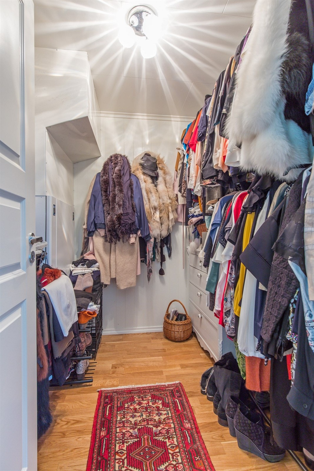 Boden er innredet som eget garderoberom. Galleribilde