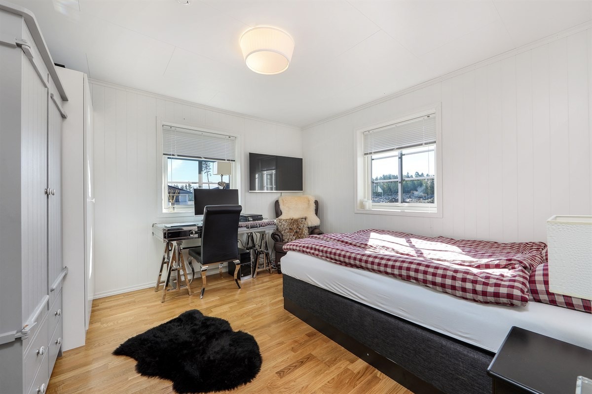 Soverom 2 med garderobe. Galleribilde