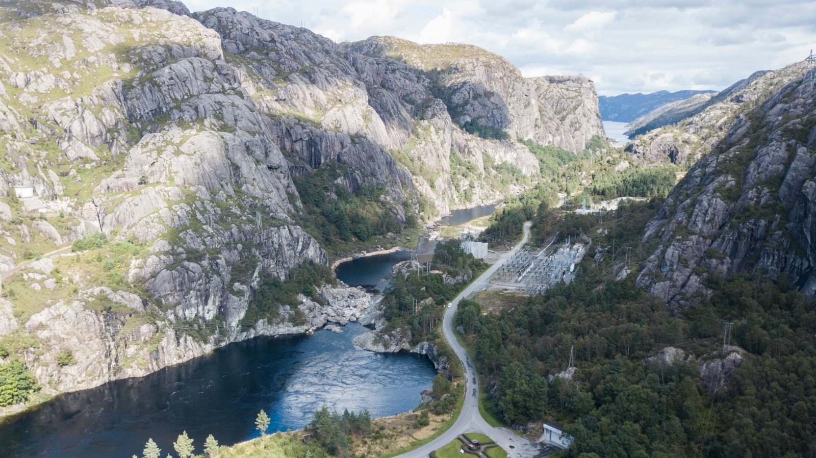 Dronefoto mot Lundevannet Galleribilde