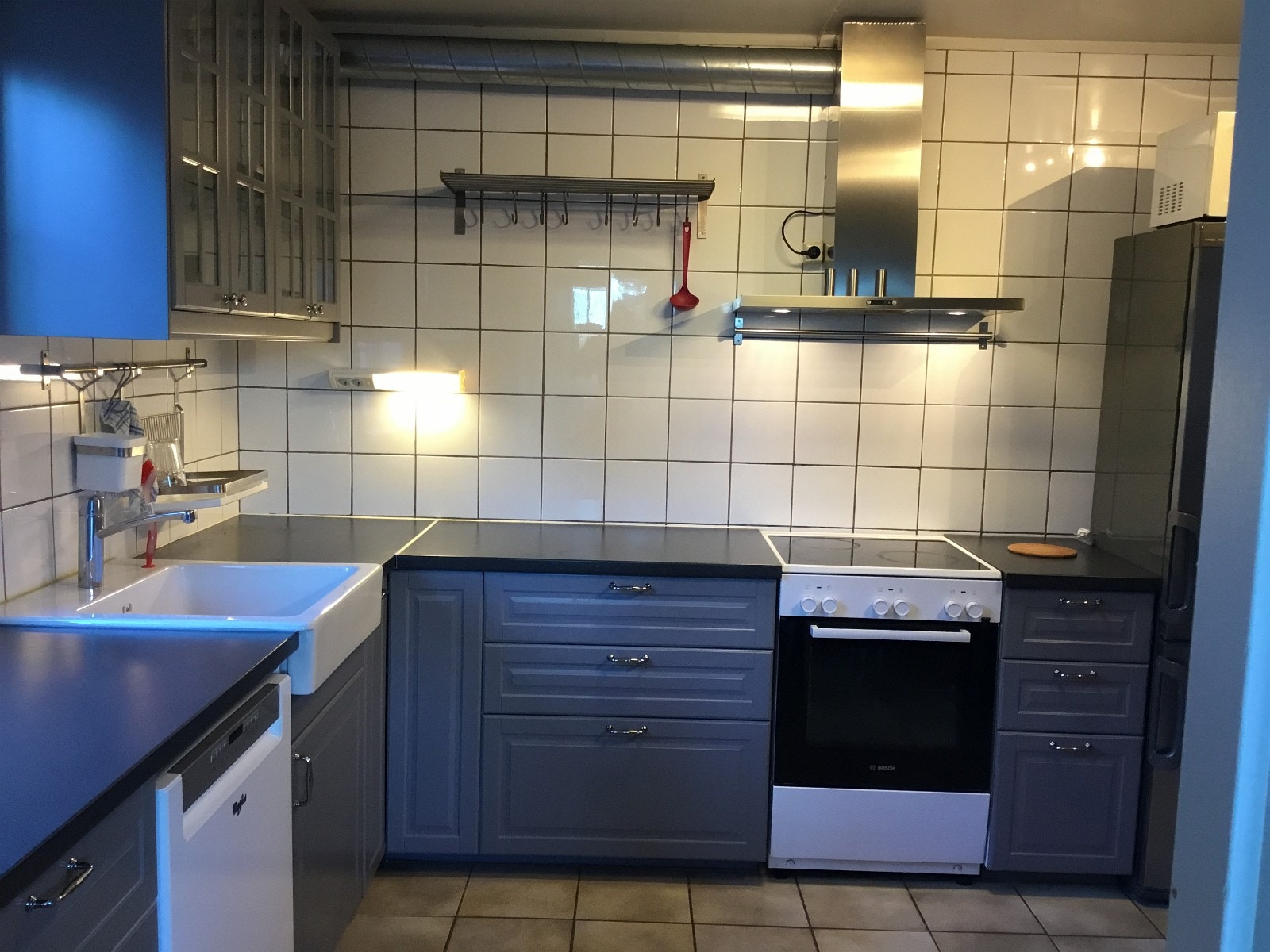 Pent og praktisk nyere Ikea kjøkken. Ventilasjon. Galleribilde