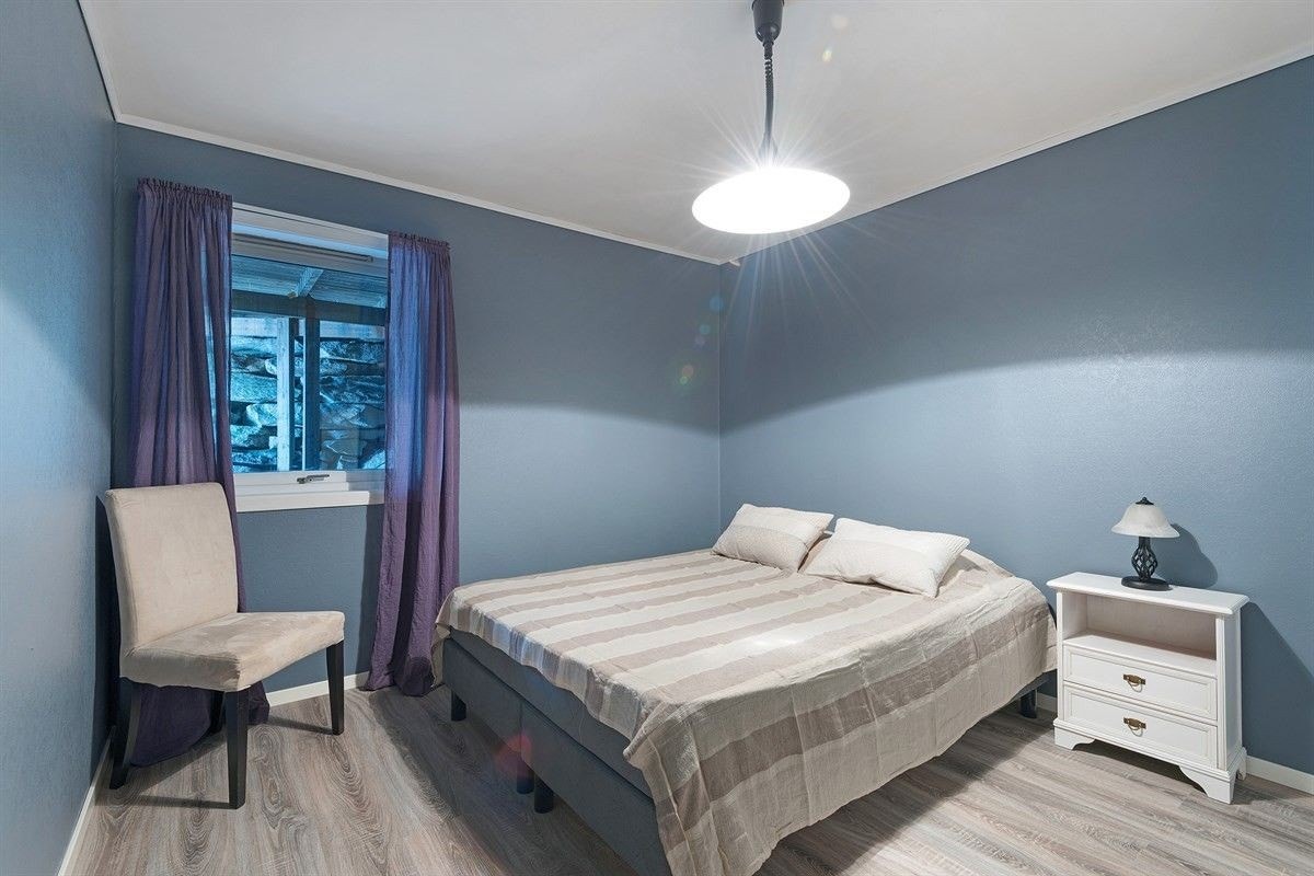 Stort soverom med plass til dobbeltseng. Galleribilde